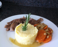 Epaule d'agneau confite et garniture aromatique