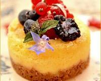 Très honnêtement, je dois vous avouer que je ne suis pas un grand fan des cheesecakes que je trouve le plus souvent écoeurants avec un côté…