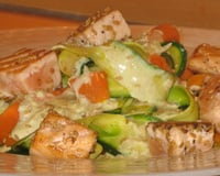 Tagliatelles de légumes au saumon et sésame