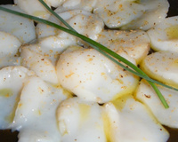 Carpaccio de saint Jacques marinées à la tonka