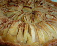 Bon, comme je suis particulièrement gentille, je partage avec vous ma Tarte aux Pommes. Mais attention, je préfère vous prévenir, une fois que vous l'aurez goûtée vous…