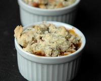 Un crumble à servir en apéritif ou en accompagnement : toutes les saveurs du Sud !Une recette proposée par Clémence du blog 'Les tentations culinaires de Clémence'.