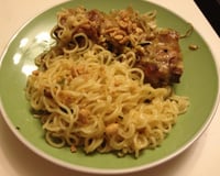 Poulet à la thaï et nouilles asiatiques