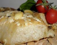 Cette fougasse peut se manger froide ou chaude pour l'apéritif ou en entrée avec une bonne salade.
