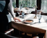 Pourquoi vous devriez plutôt choisir un restaurant avec des nappes sur les tables ?