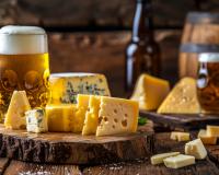 Contrairement aux idées reçues, la bière se marie parfaitement avec le fromage : une experte partage les meilleures associations !