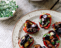Petits poivrons rouges de France farcis à l’aubergine confite
