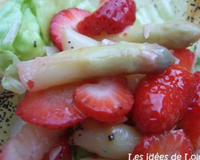 Salade asperges et fraises en habit croquant