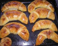 De bons et tendres croissants farcis à la viande hachée et aux oignons une sorte de Mc bun's mais à l'orientale...
