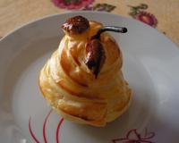 Sous sa robe de pâte feuilletée se trouve une poire fondante...