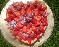 Tarte traditionnelle aux fraises et à la crème pâtissière