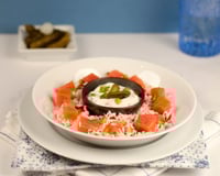 Méli-mélo de riz basmati au saumon, sauce au fromage blanc et aux cornichons