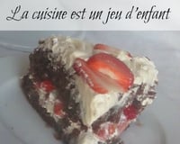 Gateau au chocolat et aux fraises à la crème