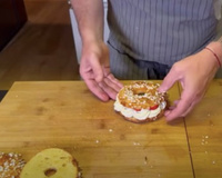 Le chef Norbert Tarayre revisite la tarte tropézienne façon bagel (et c’est une tuerie !)