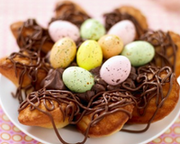 Nid de Pâques aux madeleines et son cœur de mousse au chocolat