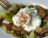 Une salade de fête vraiment gourmande.Une recette proposée par Clémence du blog 'Les tentations culinaires de Clémence'.