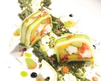 Tomates confites, courgettes, poivrons, cubes de Chavignol marinés aux herbes.