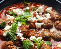 Une recette Presto et savoureuse d'agneau parfumés et aux tomates.Une recette proposée par Dorian du blog 'Mais pourquoi est ce que je vous raconte ça ?'.