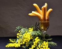 ..Qui dit Carnaval dit beignet et mes chères têtes pas blondes adorent les churros ! Je suis partie sur la recette facile que j'avais testée il y a quelques temps déjà…
