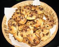 Pour changer un peu de la traditionnelle chouquette au sucre mais pour garder tout le plaisir de la gourmandise..les pépites de chocolat !...