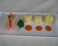 Un tartare de saumon au citron vert et à la coco accompagné d'une version salée du rocher coco. Etonnant non ?