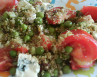 Salade à base de semoule de blé complet rafraîchie par de belles tomates de saison et de la douceur des petits pois !