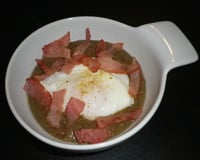 Soupe de lentilles du Puy, œuf poché et lamelles de bacon