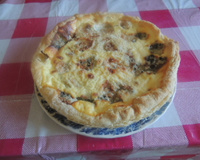 Quiche aux poireaux, lardons et roquefort