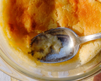 Ce pudding est fait pour vous même si vous faites attention à votre ligne. Un dessert sans complexe à moins de 150 kcal. Ultra bon, une couche gâteau type génoise sur…