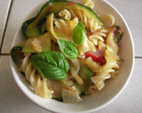 Salade de pâtes aux courgettes caramélisées