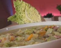 Un classique en matière de soupe : La soupe aux choux ! Automne comme hiver, une bonne soupe aux choux, c'est toujours appréciable...