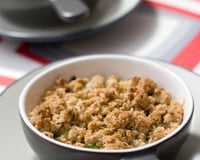 Crumble aux noisettes, poireaux et morbier