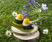 Sushi, chèvre frais, ail, noix et mangue