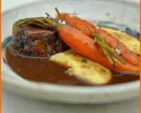 Joue de bœuf braisé au vin et carottes