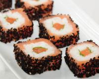 Maki sushis de saumon au saumon