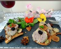 Une belle recette originale une entrée de fêtes ou tout simplement pour profiter de ces belles journées ensoleillées entre amis. Le cou d'oie farci est servi froid avec…