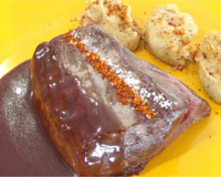 Pavé de venaison et sauce au vin rouge