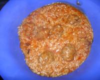 Ce délicieux plat de riz accompagné de ses boulettes de viande et parfumé d'épices d'orient sera se faire apprécier par qui le goutera.
