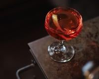 Réussir son Dubonnet & Gin : comment réaliser le cocktail préféré de la Reine Elizabeth II ?