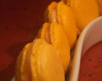 On retrouve ici la saveur de la confiserie emblématique d'Aix en Provence sous forme de macarons.