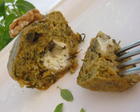 Moelleux au pesto de noix et son cœur de chèvre fondant