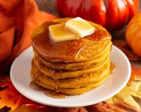 Pumpkin spice pancakes : une diététicienne partage sa recette parfaite pour un petit-déjeuner ou goûter d’automne !