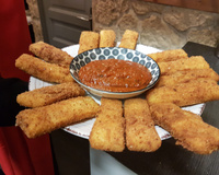Frites de polenta et son coulis de tomates au basilic