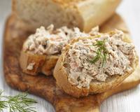 Un mélange de saumon frais et fumé avec un parfum de boursin et ciboulette