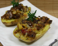 Pommes de terre farcies aux champignons de Paris aubergines grillées poivrons rouges Cassegrain