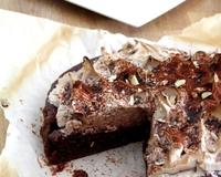 Cette recette la va vite devenir ma recette fétiche en cas de surplus de blancs d'oeufs, c'est vraiment délicieux et rapide à préparer, le gâteau au chocolat à une texture…