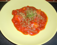 Faire la pâte à raviolis et préparer la garniture.