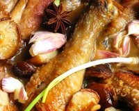 Poulet en sauce sucrée salée.