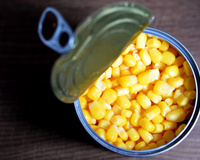 Pourquoi il ne faut JAMAIS remettre une boîte de conserve ouverte au frigo (et le bon réflexe à adopter)