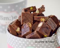 C'est la saison du chocolat et de tout ce qui tourne autour! Quoi de plus revigorant qu'un bon morceau de chocolat mais revu et visité avec des fruits secs? Un…